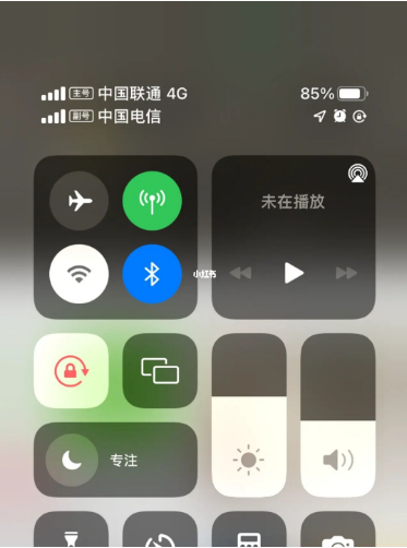 洛龙苹果手机维修分享iPhone双卡信号解决办法 