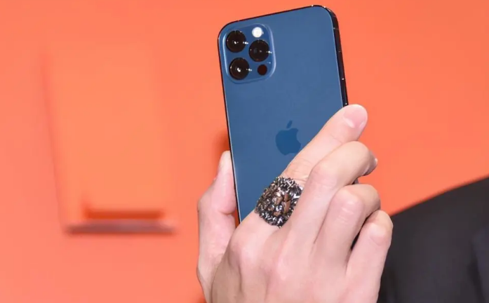 洛龙苹果手机维修分享iPhone12系列重启方法教程 